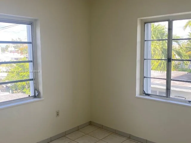 2343 NW 15th St, Miami FL 33125