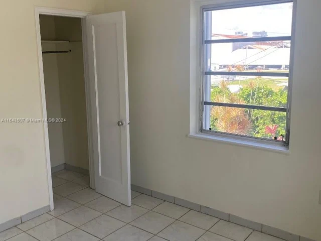 2343 NW 15th St, Miami FL 33125