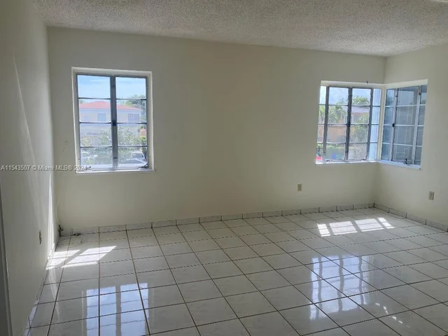 2343 NW 15th St, Miami FL 33125