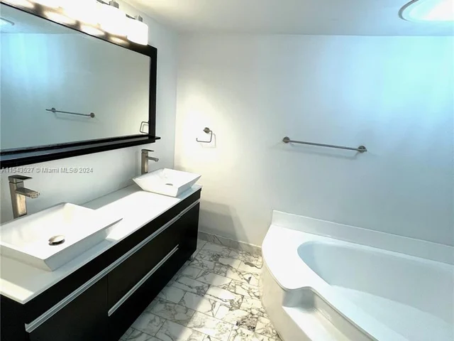 2000 Towerside Ter # 407, Miami FL 33138