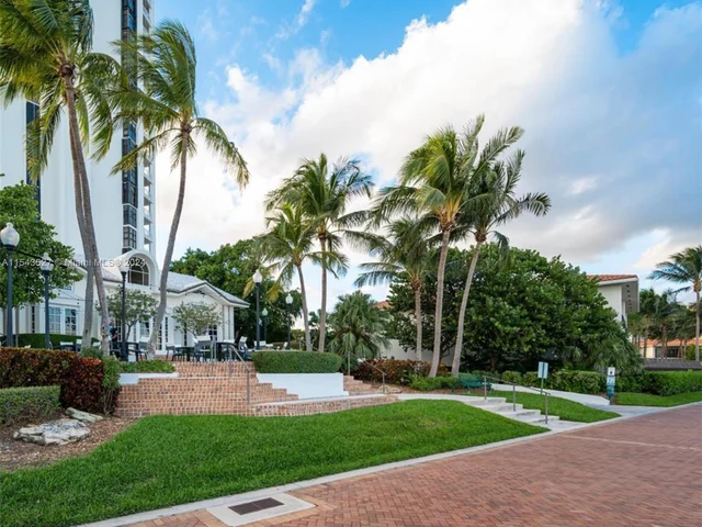 2000 Towerside Ter # 407, Miami FL 33138