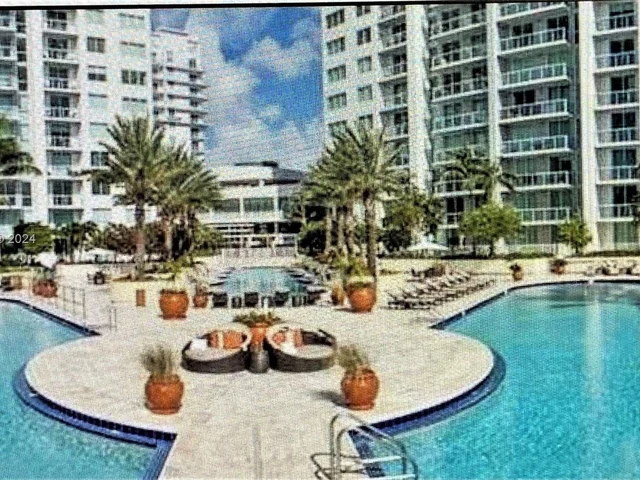 253 NE 2nd St # 608, Miami FL 33132