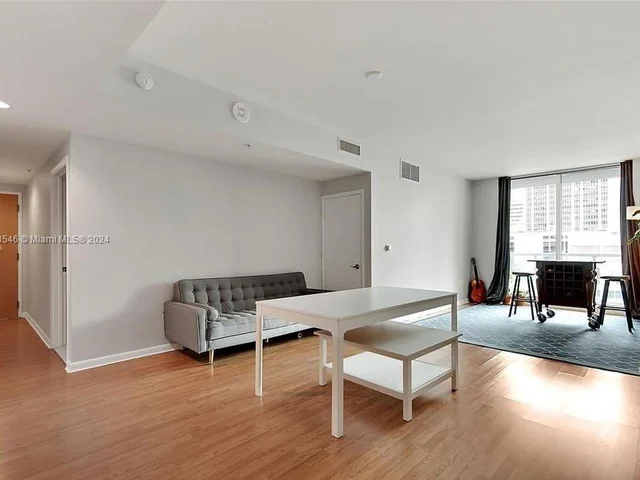 253 NE 2nd St # 608, Miami FL 33132