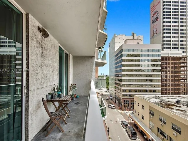 253 NE 2nd St # 608, Miami FL 33132