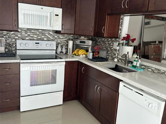 4726 SW 67th Ave # F7, Miami FL 33155