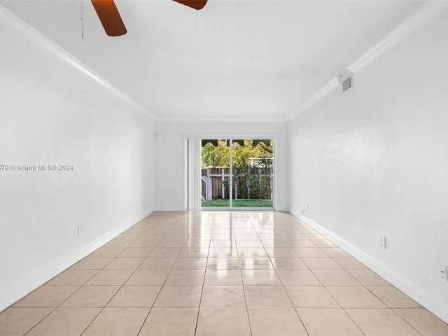 981 NE 169th St # 122, North Miami Beach FL 33162