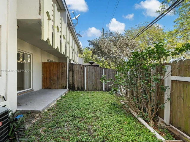 981 NE 169th St # 122, North Miami Beach FL 33162