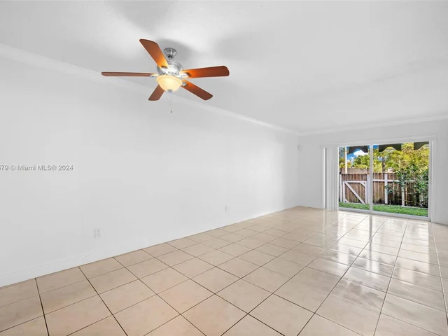 981 NE 169th St # 122, North Miami Beach FL 33162