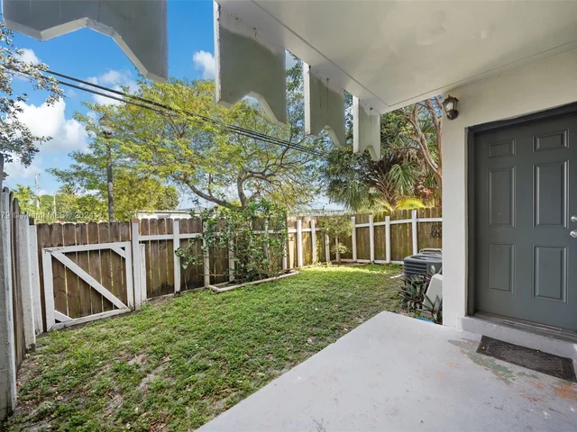 981 NE 169th St # 122, North Miami Beach FL 33162