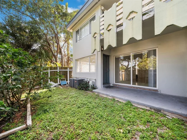 981 NE 169th St # 122, North Miami Beach FL 33162