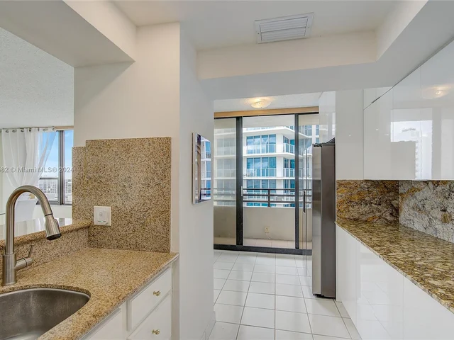 3505 S Ocean Dr # 905, Hollywood FL 33019