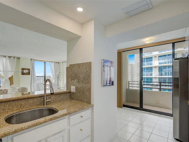 3505 S Ocean Dr # 905, Hollywood FL 33019