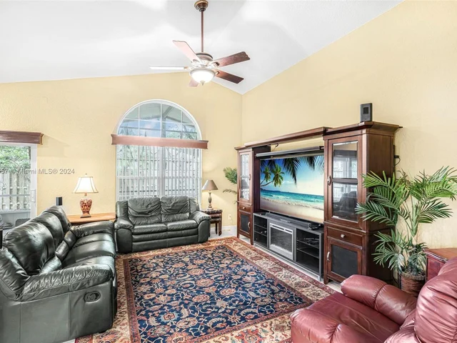 10431 Lima St, Cooper City FL 33026