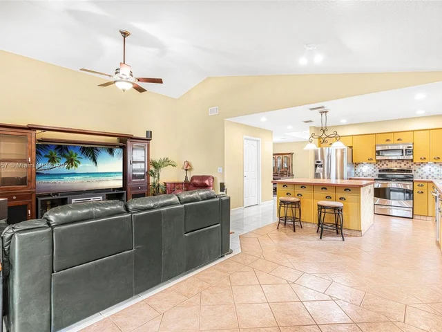 10431 Lima St, Cooper City FL 33026