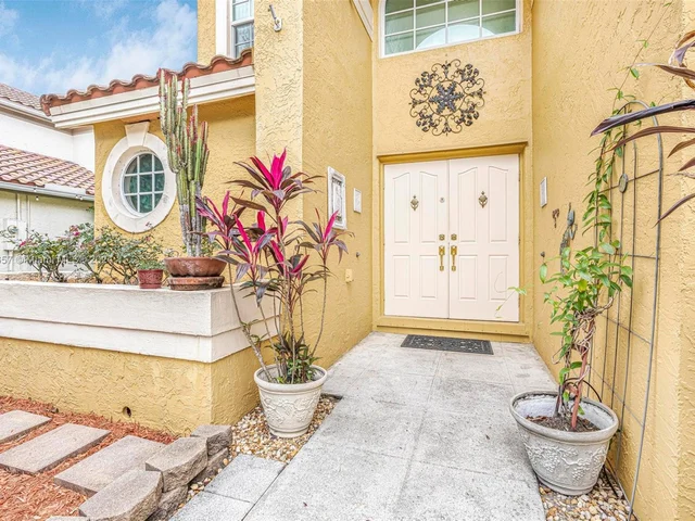 10431 Lima St, Cooper City FL 33026