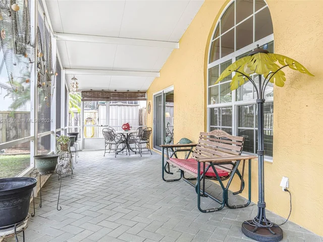 10431 Lima St, Cooper City FL 33026