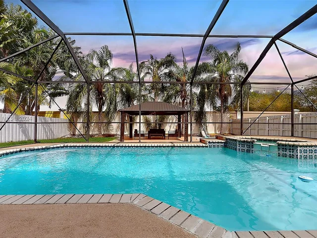 19431 SW 2nd St, Pembroke Pines FL 33029