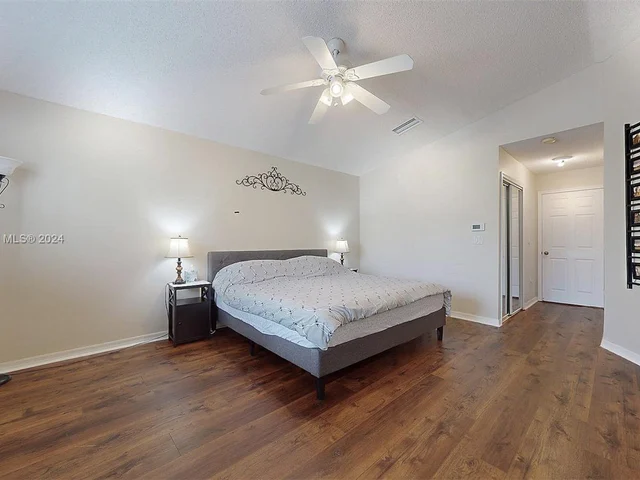 19431 SW 2nd St, Pembroke Pines FL 33029