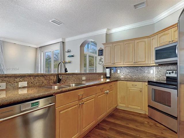 19431 SW 2nd St, Pembroke Pines FL 33029