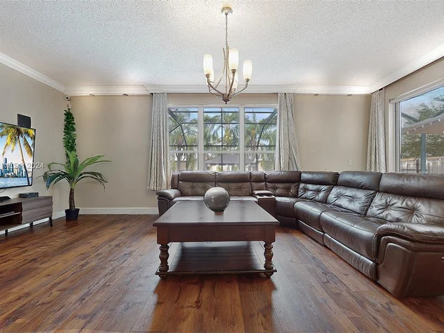 19431 SW 2nd St, Pembroke Pines FL 33029