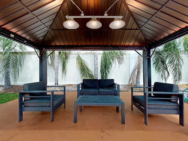 19431 SW 2nd St, Pembroke Pines FL 33029