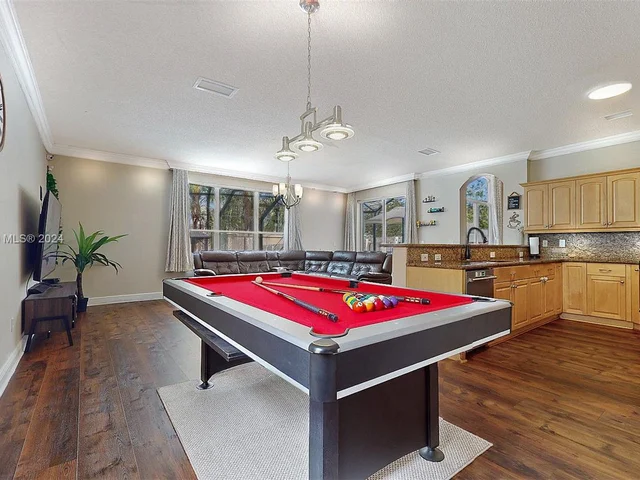 19431 SW 2nd St, Pembroke Pines FL 33029