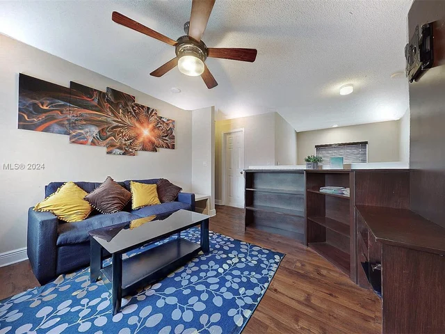 19431 SW 2nd St, Pembroke Pines FL 33029