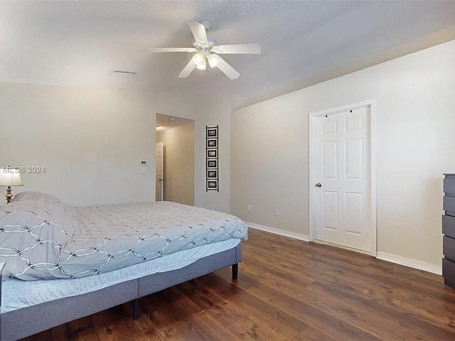 19431 SW 2nd St, Pembroke Pines FL 33029