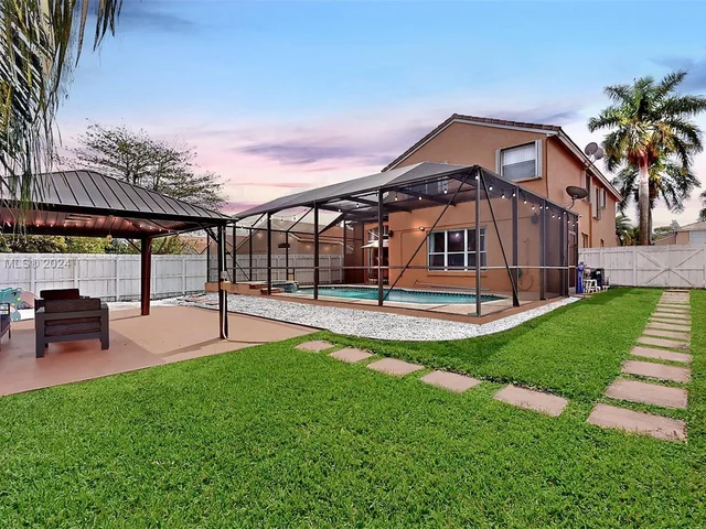 19431 SW 2nd St, Pembroke Pines FL 33029