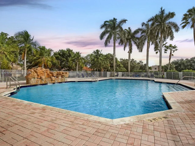 19431 SW 2nd St, Pembroke Pines FL 33029