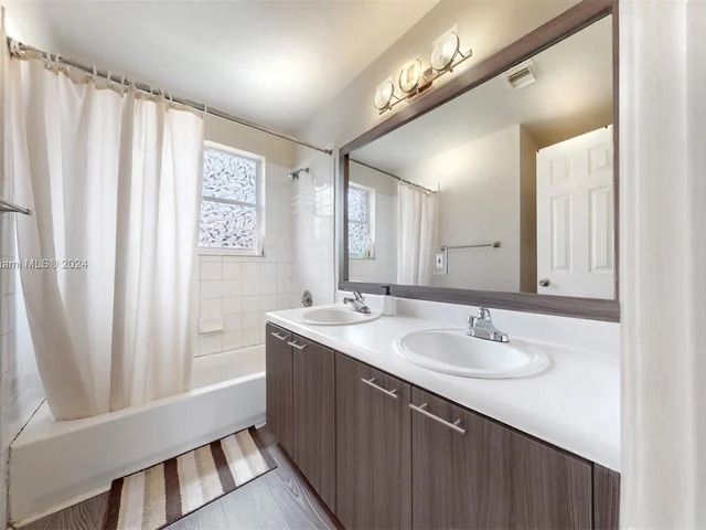 19431 SW 2nd St, Pembroke Pines FL 33029