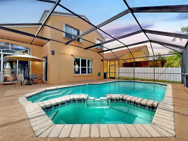 19431 SW 2nd St, Pembroke Pines FL 33029