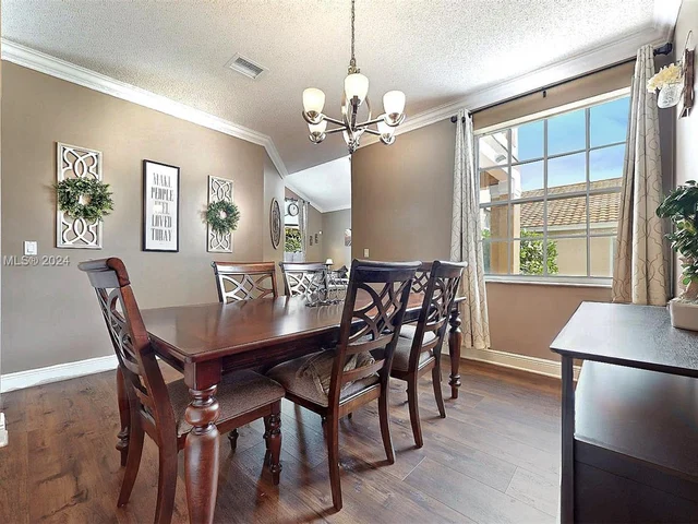 19431 SW 2nd St, Pembroke Pines FL 33029