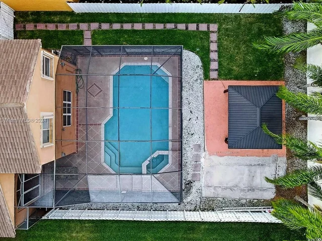 19431 SW 2nd St, Pembroke Pines FL 33029