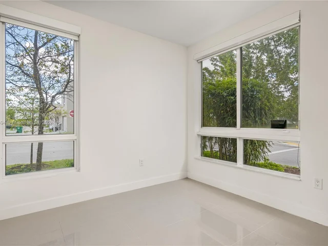 10360 NW 64th St, Doral FL 33178