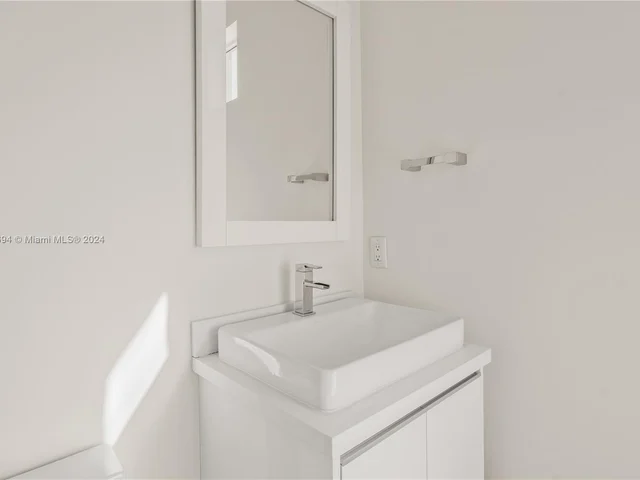 10360 NW 64th St, Doral FL 33178