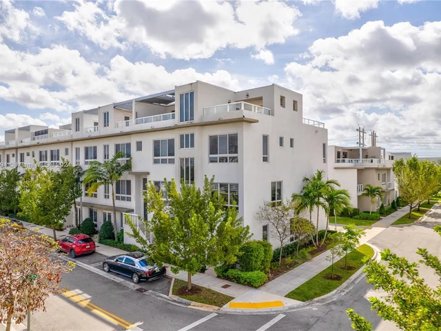 10360 NW 64th St, Doral FL 33178