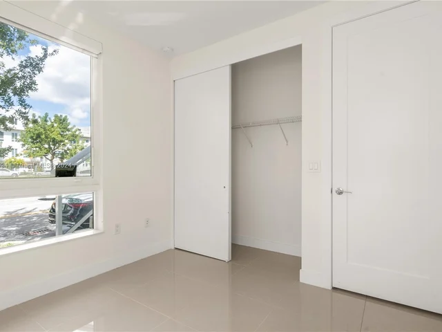 10360 NW 64th St, Doral FL 33178