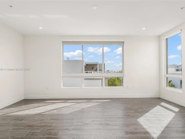 10360 NW 64th St, Doral FL 33178