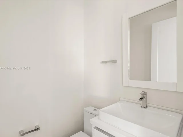 10360 NW 64th St, Doral FL 33178