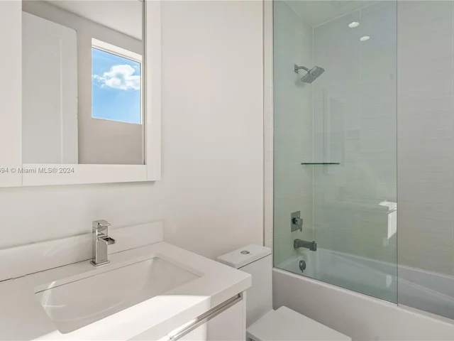 10360 NW 64th St, Doral FL 33178