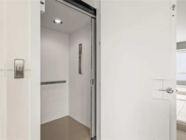 10360 NW 64th St, Doral FL 33178