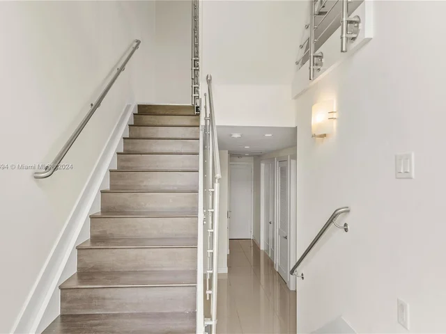 10360 NW 64th St, Doral FL 33178