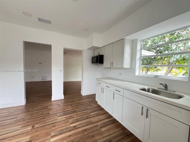 840 NE 147th St, North Miami FL 33161