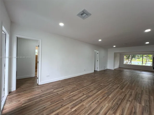 840 NE 147th St, North Miami FL 33161