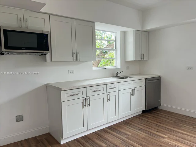 840 NE 147th St, North Miami FL 33161