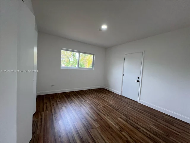 840 NE 147th St, North Miami FL 33161