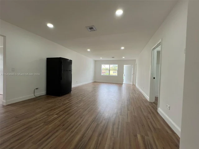 840 NE 147th St, North Miami FL 33161
