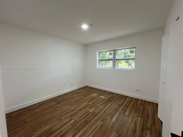 840 NE 147th St, North Miami FL 33161