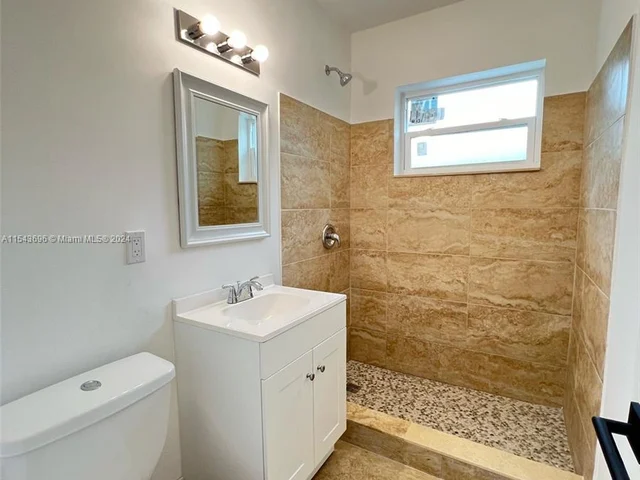 840 NE 147th St, North Miami FL 33161